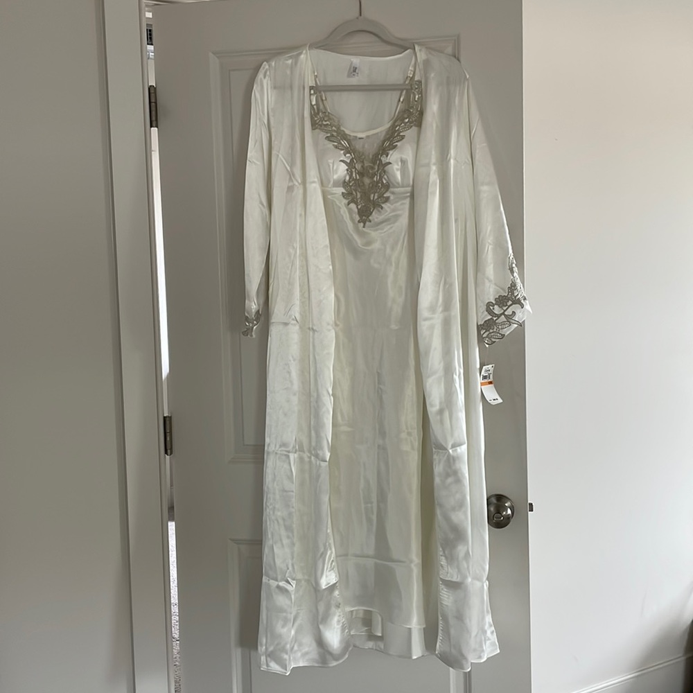 Flora Nikrooz Bridal Gown and Robe